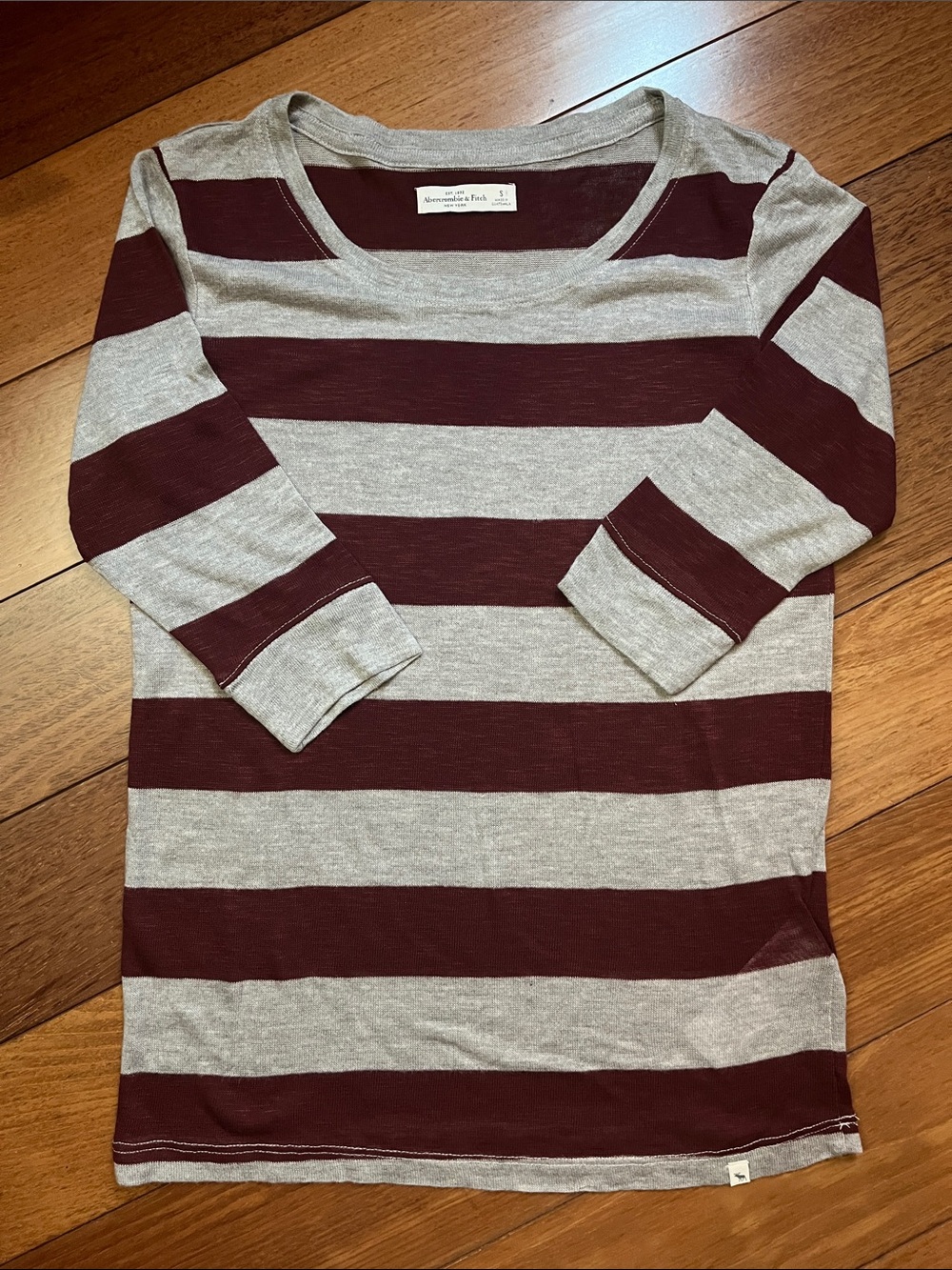 NWOT Y2K Abercrombie Moose Logo Light Knit Sweater